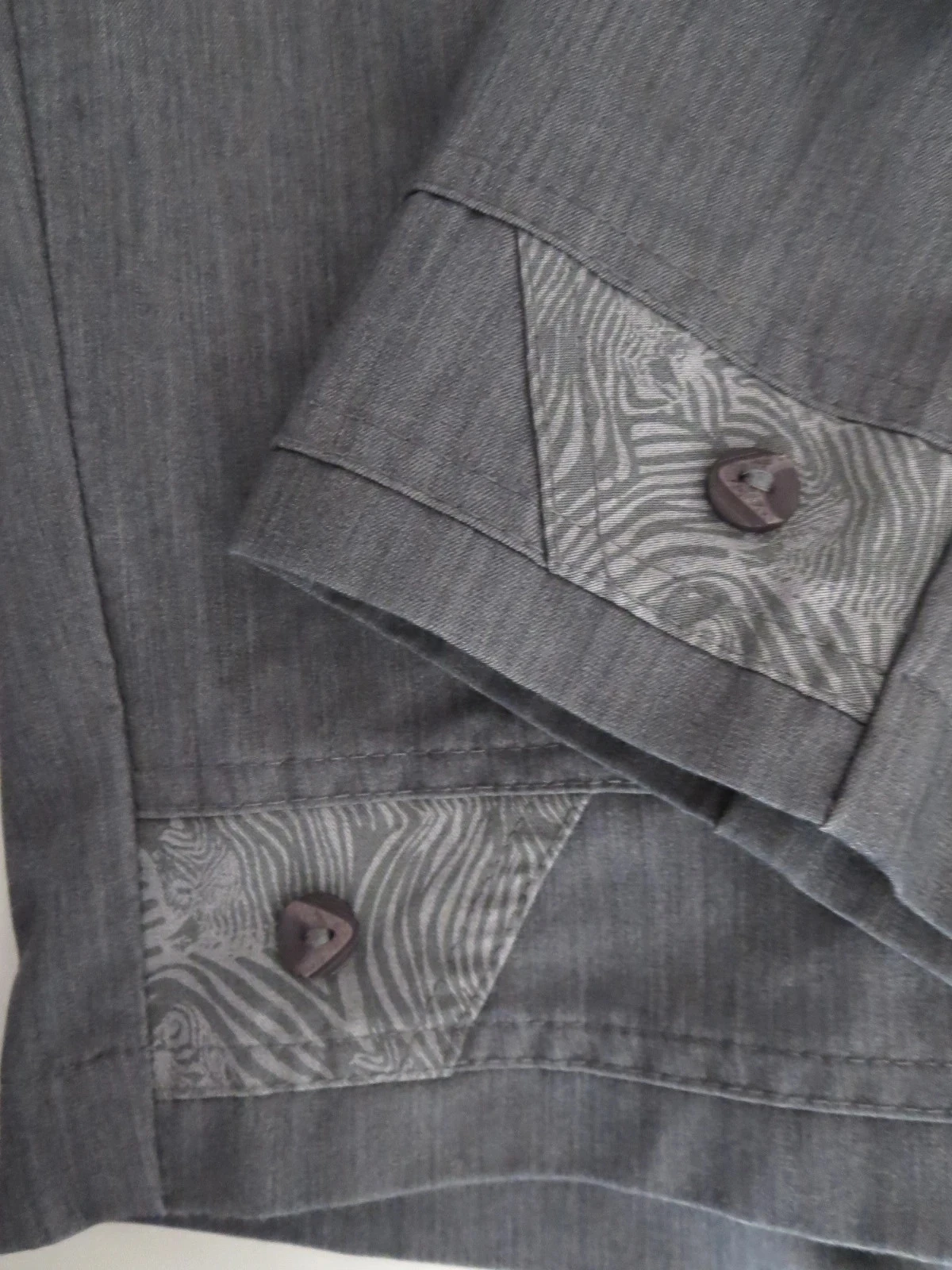 Pantalon 3/4 gris effet chiné - Taille T4 42/44  Détails géométriques – photo 3